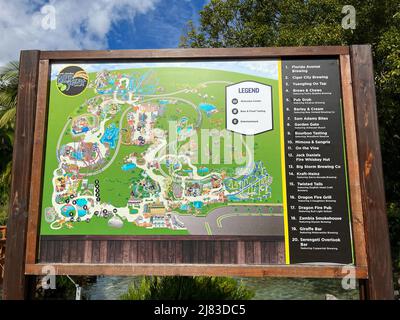 Tampa, FL USA - 11. November 2021: Die Parkkarte bei Busch Gardens in Tampa, Florida. Stockfoto