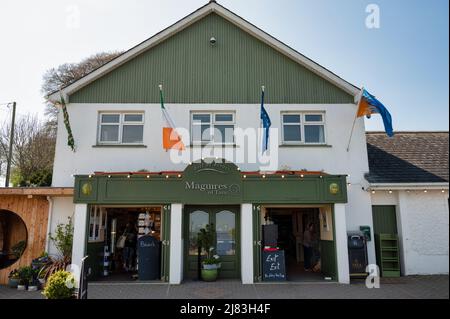 Hill of Tara, Irland - 21. April 2022: Restaurant Maguires of Tara auf dem Hill of Tara in Irland Stockfoto