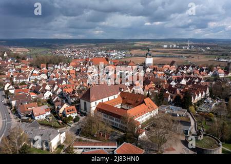 Drohnenaufnahme, Drohnenaufnahme, historische Altstadt von Bad Wimpfen mit Blick auf die Dominikanerkirche, Baden-Württemberg, Deutschland Stockfoto