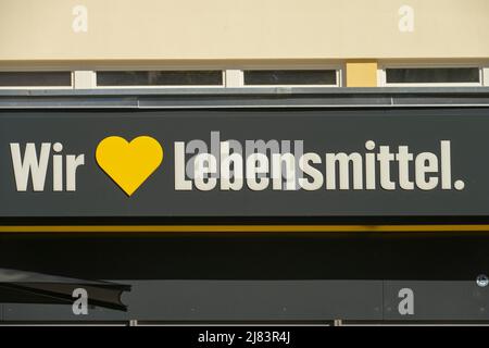 Werbung, Filiale Edeka, Stresemannstrasse, Kreuzberg, Friedrichshain-Kreuzberg, Berlin, Deutschland Stockfoto