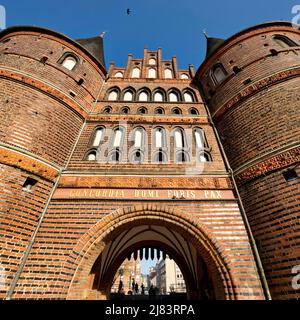 Holstentor, ehemaliges Weststadttor, Teil des UNESCO-Weltkulturerbes Lübecker Altstadt, Lübeck, Schleswig-Holstein, Deutschland Stockfoto