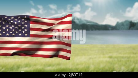 Zusammengesetztes Bild der wehenden amerikanischen Flagge gegen Landschaft mit Grasland und Bergen Stockfoto