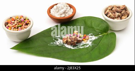 Betel Blatt und seine Gewürze Populärkultur in Südostasien Stockfoto