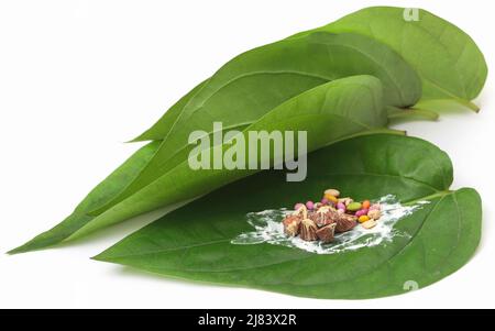 Betel Blatt und seine Gewürze Populärkultur in Südostasien Stockfoto