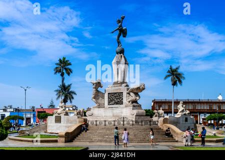 Das Freiheitsdenkmal Auf Der Plaza De Armas, Trujillo, Region La Libertad, Peru. Stockfoto