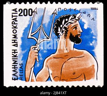 MOSKAU, RUSSLAND - 10. APRIL 2022: In Griechenland gedruckte Briefmarke zeigt Poseidon, griechische Mythologie - Götter der Olympus-Serie, um 1986 Stockfoto