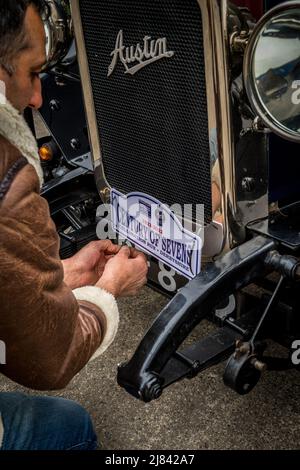 Die Mitglieder des Autoclubs Pre war Austin 7, die an der ‘Century of Sevens-Tour’ durch die Derbyshire Dales teilnehmen. Stockfoto