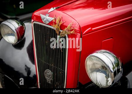 Die Mitglieder des Autoclubs Pre war Austin 7, die an der ‘Century of Sevens-Tour’ durch die Derbyshire Dales teilnehmen. Stockfoto