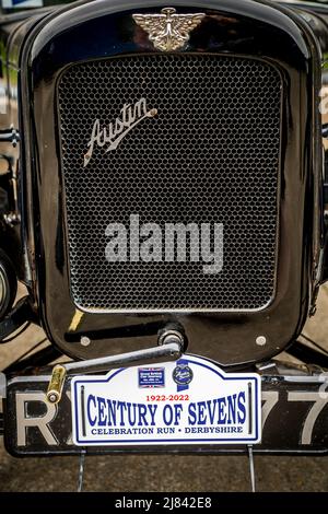 Die Mitglieder des Autoclubs Pre war Austin 7, die an der ‘Century of Sevens-Tour’ durch die Derbyshire Dales teilnehmen. Stockfoto