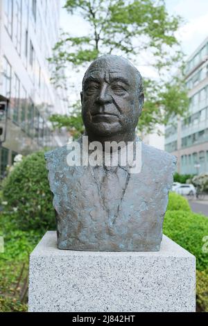 Berlin, Deutschland, Büste des ehemaligen Kanzlers Helmut Kohl auf dem Spreebogen-Gelände in Moabit Stockfoto