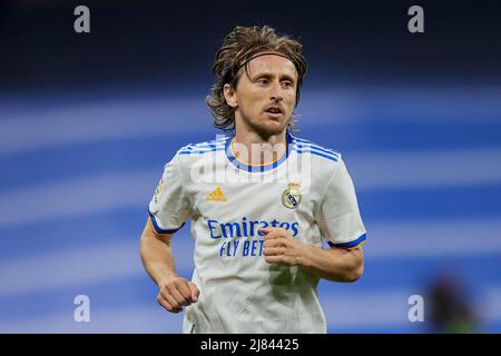 Luka Modric von Real Madrid während des La Liga-Spiels zwischen Real Madrid und Levante UD spielte im Santiago Bernabeu Stadium in Madrid, Spanien. 12. Mai 2022 (Foto: Ruben Albarran / PRESSINPHOTO) Stockfoto