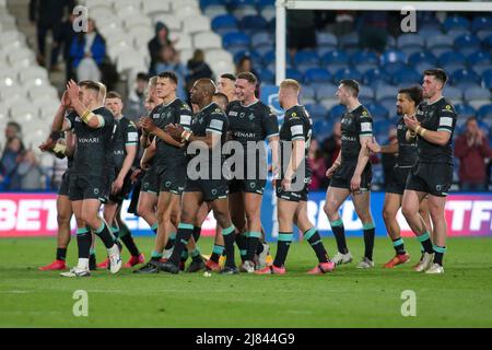 Huddersfield, Großbritannien. 12.. Mai 2022. Der siegreiche huddersfield applaudiert den Fans während des Super League-Spiels zwischen Huddersfield Giants und Wigan Warriors am 12. Mai 2022 im John Smiths Stadium, Huddersfield, England. Foto von Simon Hall. Nur zur redaktionellen Verwendung, Lizenz für kommerzielle Nutzung erforderlich. Keine Verwendung bei Wetten, Spielen oder Veröffentlichungen einzelner Clubs/Vereine/Spieler. Kredit: UK Sports Pics Ltd/Alamy Live Nachrichten Stockfoto