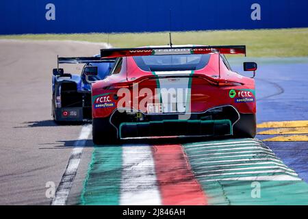 95 ADAM Jonny (gbr), HARSHORNE John (gbr), CHAVES Henrique (prt), Oman Racing avec TF Sport, Aston Martin Vantage AMR, Aktion während der 4 Stunden von Imola 2022, 2. Rennen der European Le Mans Series 2022 auf dem Imola Circuit vom 12. Bis 15. Mai in Imola, Italien - Foto: Paulo Maria/DPPI/LiveMedia Stockfoto