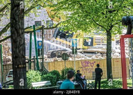 Das Kunstwerk 'Lindener Butjer' der Bildhauerin Ulrike Enders an der Stephanusstraße Umgezogen. Stockfoto