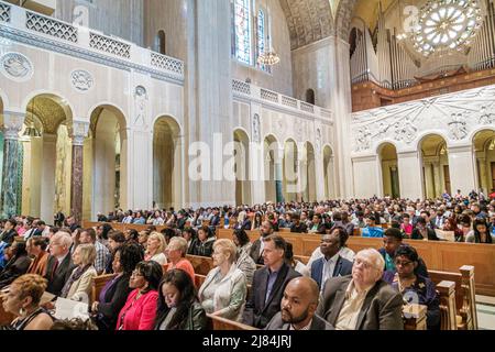 Washington DC, Basilica National Shrine Immaculate Conception, Katholische Kathedrale, Schwarz, Abschlussfeier der Highschool-Schule für Gäste Familien Stockfoto