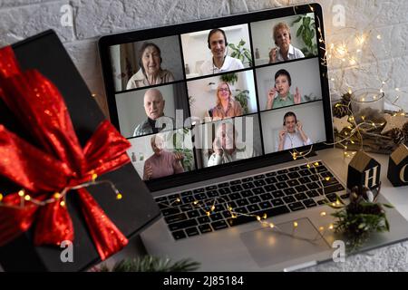 Virtual Wine Tasting Dinner Video Conference Online Event Bildschirm Stockfoto