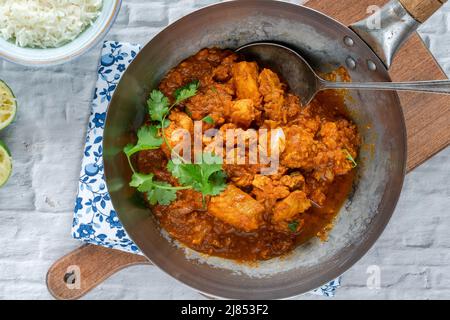 Parsi Fischpatia mit Reis - köstliches, aus der Parsi-Gemeinde in Bombay stammenden, feinen, frischen und leckeren, frischen und frischen Fisch Stockfoto