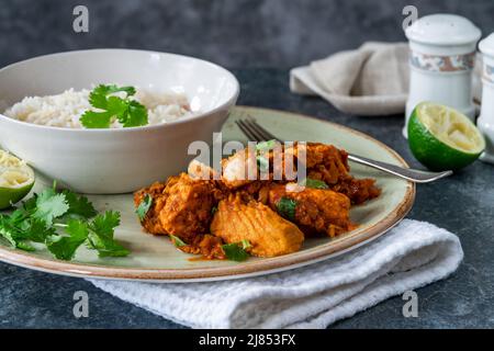 Parsi Fischpatia mit Reis - köstliches, aus der Parsi-Gemeinde in Bombay stammenden, feinen, frischen und leckeren, frischen und frischen Fisch Stockfoto