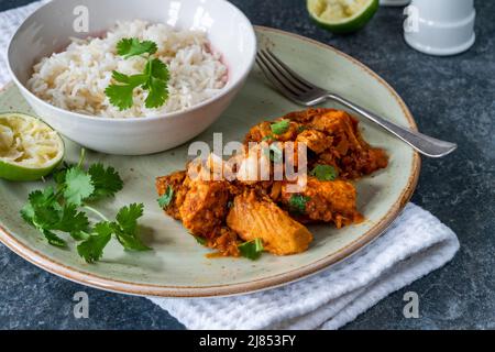 Parsi Fischpatia mit Reis - köstliches, aus der Parsi-Gemeinde in Bombay stammenden, feinen, frischen und leckeren, frischen und frischen Fisch Stockfoto