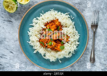Parsi Fischpatia mit Reis - köstliches, aus der Parsi-Gemeinde in Bombay stammenden, feinen, frischen und leckeren, frischen und frischen Fisch Stockfoto