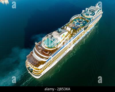 AIDAsol ist ein Schiff der Sphinx-Klasse. Ankunft in Southampton Luftbild. Carnival Corporation, die Muttergesellschaft von AIDA Cruises. Stockfoto