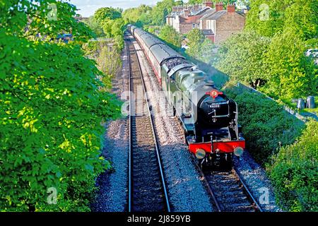 Royal Scot Klasse 46100 Royal Scot nähert sich York mit einem Zug von Scarborough, Burton Stone Lane York, England Stockfoto