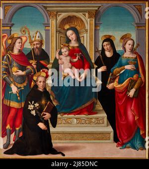 Madonna col Bambino in trono con S. Michele Arcangelo,S. Agostino, S. Monica, S. Lucia e S. Nicola da Tolentino - tempera su tavola - Ridolfo di GHI Stockfoto