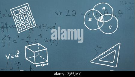 Abbildung des Globus über mathematischen Gleichungen in blauem Notizbuch Stockfoto