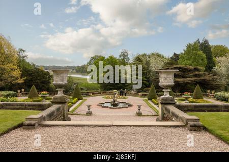 TATTON PARK, KESHIRE, ENGLAND, UK - April 18 2022 : der italienische Garten der Tatton Hall in Keshire. Stockfoto