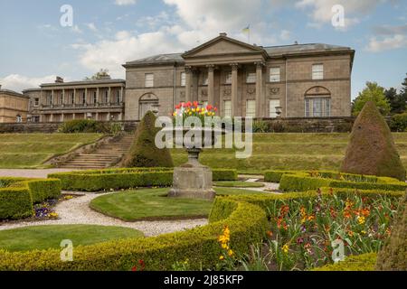 Historische englische Herrenhaus und Park in Cheshire, England. Stockfoto