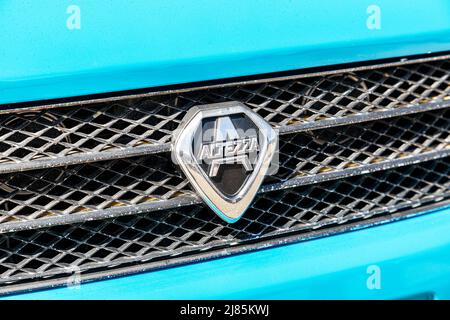 Samara, Russland - 8. Mai 2022: Nahaufnahme des Toyota Altezza-Logos auf dem Auto Stockfoto