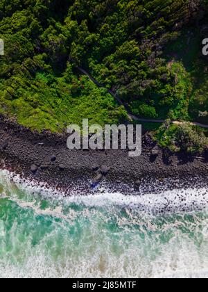 Luftaufnahme lange Exposition von felsigen Küste mit Wanderweg. Burleigh Heads, Queensland, Australien. Stockfoto