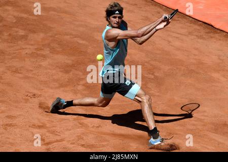 Rom, Italien. 13.. Mai 2022. Alexander Zverev aus Deutschland kehrt am 8 13.. Mai 2022 beim Internazionali BNL D'Italia Tennisturnier im Foro Italico in Rom, Italien, zu Cristian Garin aus Chile zurück. Foto Antonietta Baldassarre/Insidefoto Kredit: Insidefoto srl/Alamy Live News Stockfoto