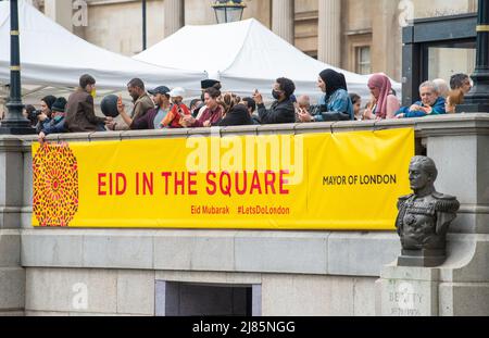 London feiert Eid auf dem Platz am Trafalgar Square. Das einzigartige kulturelle Ereignis, das das Ende des Ramadan markiert, dem islamischen heiligen Monat des Fastens. Stockfoto