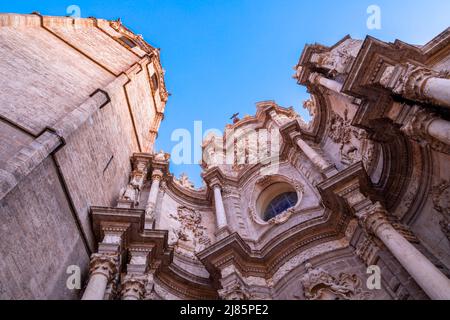 Valencia - das barocke Portal der Kathedrale - Basilika der Himmelfahrt unserer Lieben Frau von Valencia entworfen vom Architekten Antoni Gilabert Fornes Stockfoto