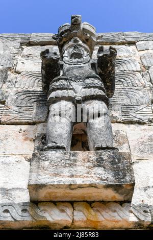 Atlantes Figur, Palast der Masken, Maya Ruinen von Kabah, Yucatan, Mexiko Stockfoto