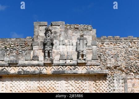 Atlantes Figuren, Palast der Masken, Maya-Ruinen von Kabah, Yucatan, Mexiko Stockfoto