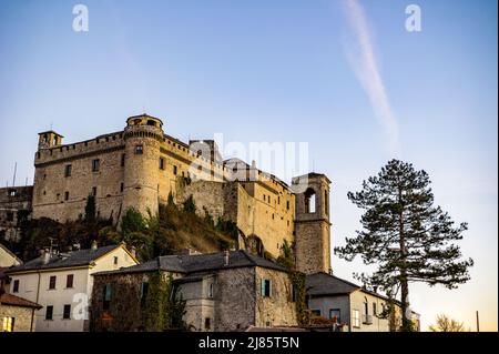 Schloss mit Blick auf Bardi am Nachmittag im Winter 2021 Stockfoto