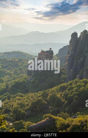 Kloster aus dem Meteora-Tal, Kalabaka, Griechenland Stockfoto