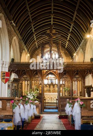 Die wunderschöne mittelalterliche Cockington Church in Devon fing nur wenige Stunden vor einer Hochzeit ein. Stockfoto