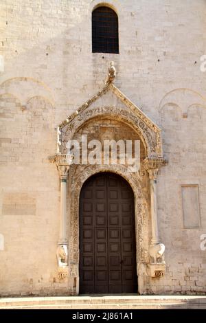 Bari, Italien. Die päpstliche Basilika St. Nikolaus (Basilica San Nicola, B.. 11. Jahrhundert). Stockfoto