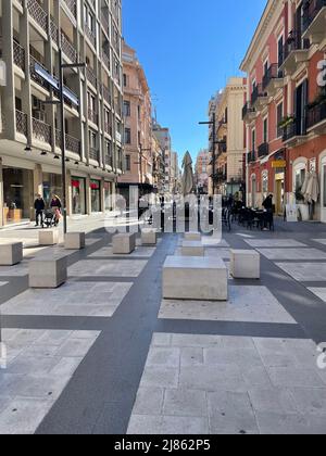 Via Sparano da Bari, eine beliebte Einkaufsstraße in Bari, Italien. Stockfoto