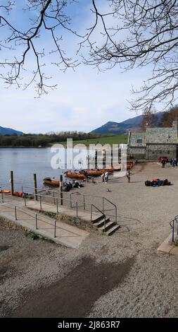 Vergnügungsboote auf Derwentwater im Lake District Stockfoto