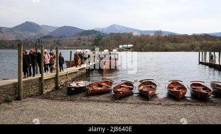 Vergnügungsboote auf Derwentwater im Lake District Stockfoto