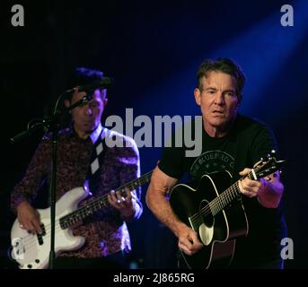 Schauspieler und Musiker Dennis Quaid tritt mit seiner Band Dennis ...