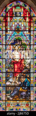 VALENCIA, SPANIEN - 17. FEBRUAR 2022: Die Auferstehung in neugotischer Glasmalerei der Kirche Basilica de San Vicente Ferrer. Stockfoto