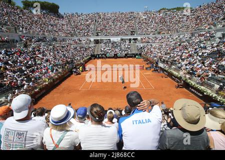Rom, Italien. 13.. Mai 2022. ROM, ITALIEN - 13.05.2022: J.SINNER (ITA) spielen gegen S.TSITSIPAS (GRE) während ihres Einzelspieles im Internazionali BNL D'Italia am 13. Mai 2022 im Foro Italico in Rom, Italien. Kredit: Unabhängige Fotoagentur/Alamy Live Nachrichten Stockfoto