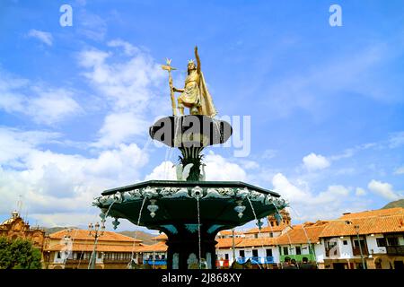 Brunnen von Pachacuti, Kaiser des Inka-Reiches, Plaza de Armas im historischen Zentrum von CuscoPeru, Südamerika Stockfoto