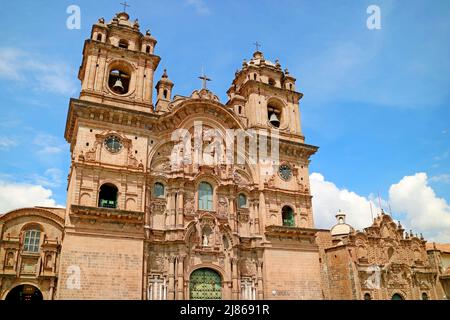 Verzierte Fassade der Kirche der Gesellschaft Jesu oder Iglesia de la Compania de Jesus auf der Plaza de Armas, historisches Zentrum von Cusco, Peru, South Ame Stockfoto