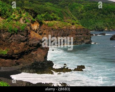 Blick auf die Küste des Hana Maui Ozeans vom Kuloa Point Trail im Haleakala National Park Oheo Gulch Stockfoto